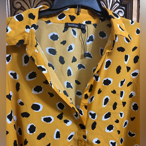 Woman’s boohoo Top - Picture 10 of 14